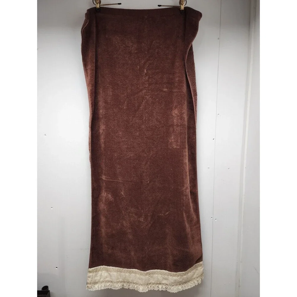 VTGUtica By J P Stevens Velour Bath Towel Brown  W Cream Lace 1980's Grannycore